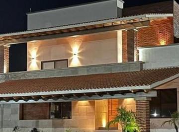 Casa de 4 habitaciones, Emiliano Zapata · Precio de Promoción en Paraíso Country Club — Residencia Amplia con Alberca y Terrazas