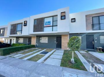 Casa · 147m² · 3 Recámaras · 2 Estacionamientos · Casa en Renta 3 Recámaras en Zakia Condominio Allegro II.