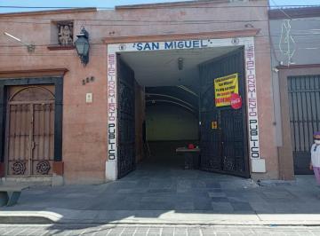 Local comercial de 4 habitaciones, Celaya · Rento Estacionamiento