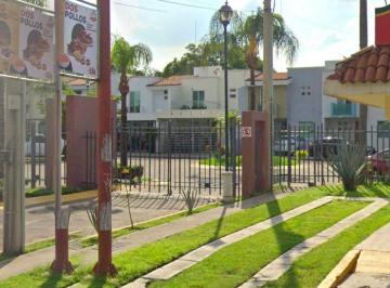 Casa de 3 habitaciones, San Pedro Tlaquepaque · Bonita Casa en Remate en Av Patria a 15 Min de Punto Río Nilo en Tlaquepaque