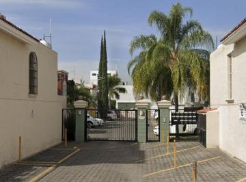Casa de 3 habitaciones, Zapopan · Casa en Residencial del Valle en Zapopan Remate Hipotecario Cerca de Av Acueducto y Periferico