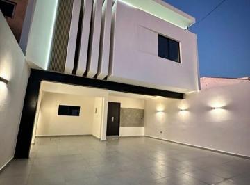 Casa · 203m² · 3 Recámaras · 2 Estacionamientos · Casa en Venta en Villa Universidad