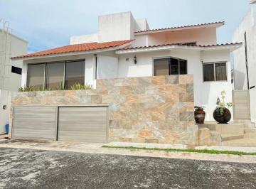 Casa · 240m² · 3 Recámaras · 2 Estacionamientos · Casa en Venta Fraccionamiento El Sendero Residencial