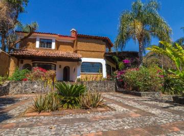 Casa de 3 habitaciones, Tepoztlán · Quinta en Tepoztlán: 1,210 m² con Bungalow y Alberca