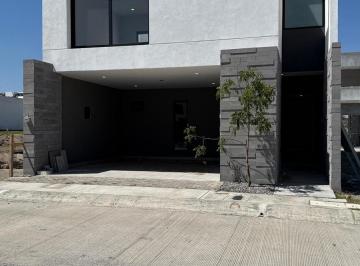 Casa · 225m² · 3 Recámaras · 2 Estacionamientos · Casa en Alvarado