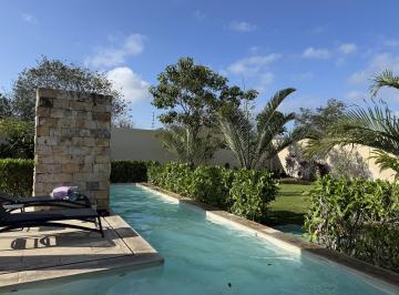 Casa de 2 habitaciones, Conkal · Doble Altura, Piscina Privada y Cancha de Pádel