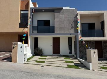 Casa de 3 habitaciones, El Marqués · Vive Al Máximo en Tu Casa con Roof Garden - Capital Sur