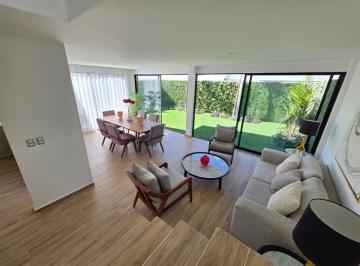 Casa de 3 habitaciones, Corregidora · Casa en Venta de 3 Recamaras, en Corregidora con Amplio Jardin