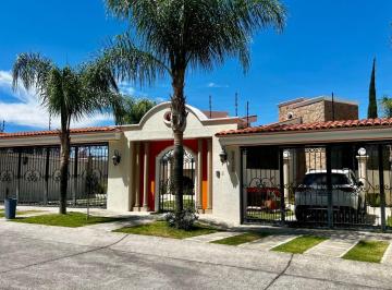 Casa de 7 habitaciones, Zapopan · Casa en Venta en Bugambilias