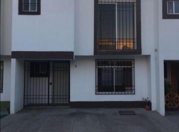 Casa · 94m² · 3 Recámaras · 2 Estacionamientos · Casa en Venta en Viveros