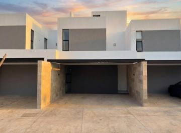 Casa · 206m² · 2 Recámaras · 2 Estacionamientos · Casa en Venta Tipo Townhouse en Temozón Norte, Mérida Yucatán.