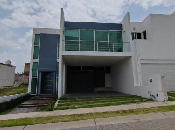Casa de 4 habitaciones, Tlajomulco de Zúñiga · Casa Muy Amplia Dentro De. Coto Arbolada en Santa Anita