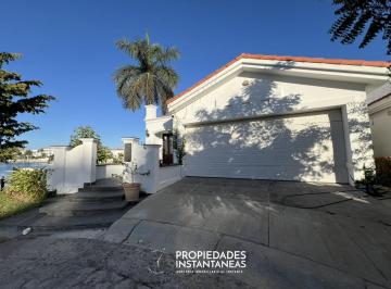 Casa de 4 habitaciones, Mazatlán · Casa en El Cid en Esquina con Vista Al Canal de 4 Recámaras