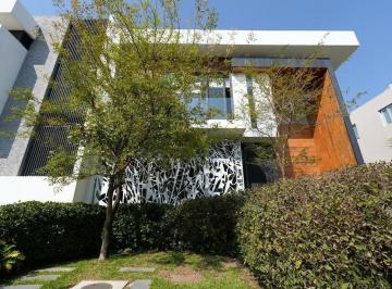 Casa en condominio · 665m² · 4 Recámaras · 8 Estacionamientos · Residencia Venta Puerta Las Lomas