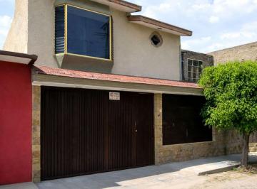 Casa de 4 habitaciones, Tlajomulco de Zúñiga · Amplia Residencia en Venta con Inmejorable Ubicación en San Agustín