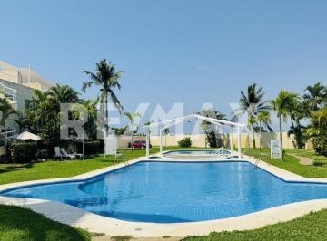 Departamento · 62m² · 2 Recámaras · 1 Estacionamiento · Departamento en Venta Puente del Mar Acapulco: Planta Baja Frente a Playa Bonfil Oportunidad de Inv