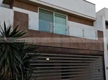 Casa · 198m² · 4 Recámaras · 2 Estacionamientos · Casa en Venta en Monterrey