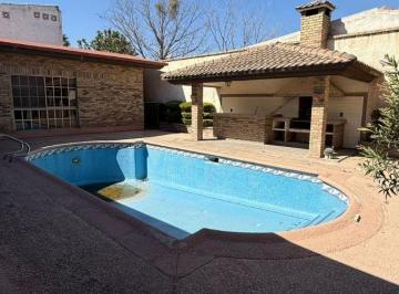 Casa de 4 habitaciones, Saltillo · Hermosa Casa en Venta con Excelente Ubicacion en Saltillo
