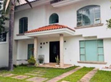 Casa de 3 habitaciones, Zapopan · Fraccionamiento Jardin Real Casa en Venta Coto 4