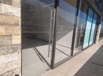 Local comercial · 69m² · 150 Estacionamientos · Local en Renta en Cumbres