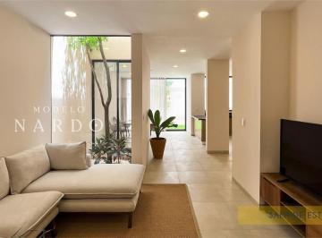 Casa en condominio · 205m² · 2 Recámaras · 2 Estacionamientos · Casa en Venta de 3 Niveles en Temozón Norte