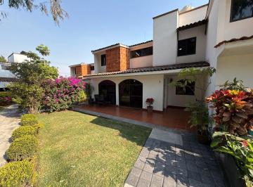 Casa · 200m² · 4 Recámaras · 2 Estacionamientos · Venta o Renta de Casa en Condominio Zona Céntrica de Cuernavaca Mor