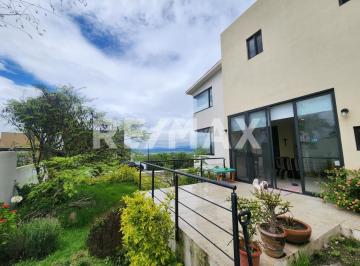 Casa de 3 habitaciones, Corregidora · Casa en Venta en Vista Real Country Club, Querétaro. con Recámara en Planta Baja y Gran Jardín