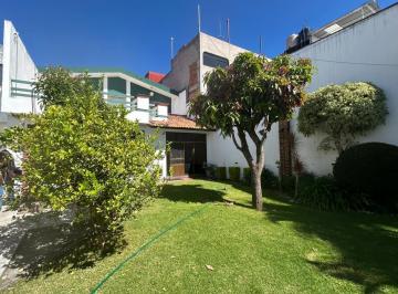 Casa · 700m² · 5 Recámaras · 2 Estacionamientos · Uso Comercial 5 Habitaciones, Salon, Jardin. 700 m²
