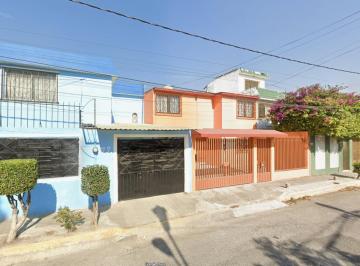 Casa de 4 habitaciones, Ecatepec de Morelos · Casa en Venta en Av Bosques de Ecatepec en Ecatepec, Edomex