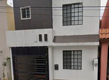 Casa de 3 habitaciones, Santa Catarina · Casa en Recuperacion Bancaria