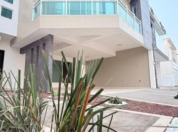 Casa · 197m² · 3 Recámaras · 2 Estacionamientos · Residencial Lomas Residencial, Casa en Venta con Cto. de Servicio y Jardín Extra.
