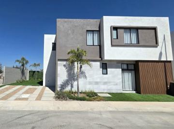 Casa · 199m² · 4 Recámaras · 2 Estacionamientos · Puerta Real