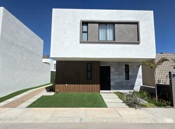 Casa · 175m² · 3 Recámaras · 2 Estacionamientos · Puerta Real