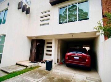 Casa · 289m² · 4 Recámaras · 2 Estacionamientos · Casa en Venta en La Virgen Metepec