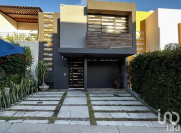 Casa · 190m² · 3 Recámaras · 2 Estacionamientos · Casa en Venta o Renta en Fraccionamiento Senderos de Monte Verde Paseo del Álamo Coto 1