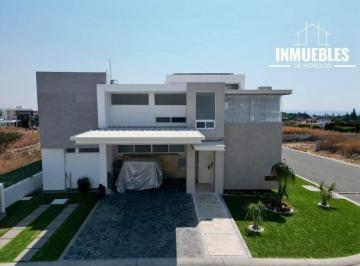 Casa · 490m² · 4 Recámaras · 1 Estacionamiento · Casa - Fraccionamiento Lomas de Cocoyoc