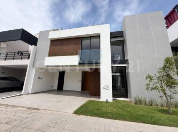Casa · 383m² · 5 Recámaras · 2 Estacionamientos · Casa en Venta 5 Recámaras, Parque Chiapas Lomas de Angelópolis