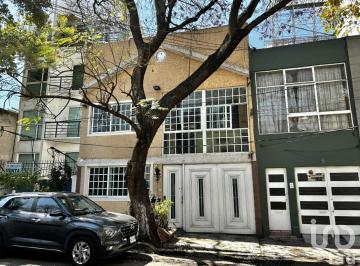 Casa · 413m² · 5 Recámaras · 3 Estacionamientos · Casa en Venta en La Col. del Valle Norte