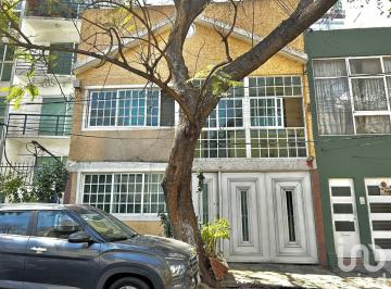 Casa · 413m² · 5 Recámaras · 3 Estacionamientos · Casa en Venta en La Col. del Valle Norte