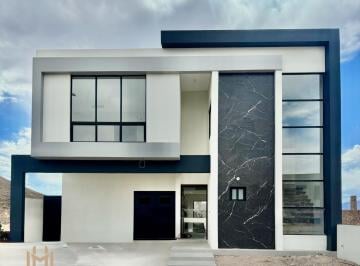 Casa · 282m² · 3 Recámaras · 2 Estacionamientos · Casa en Venta Zona Realiz $7,600,000.