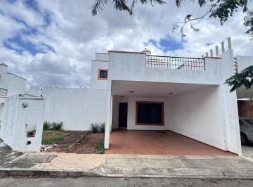 Casa de 4 habitaciones, Mérida · Casa en Renta en Esquina en La Castellana