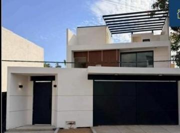 Casa · 350m² · 4 Recámaras · 2 Estacionamientos · Casa en Delicias
