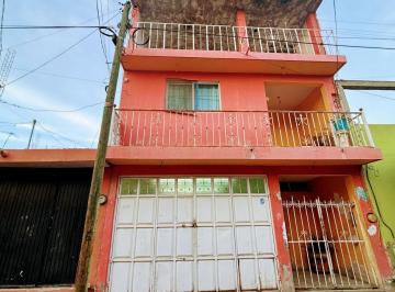 Casa · 210m² · 4 Recámaras · 2 Estacionamientos · Leon I