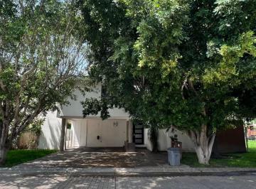 Casa de 4 habitaciones, Celaya · Casa en Venta y Renta en Álamo Country Club, Celaya, Guanajuato