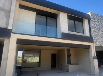 Casa · 272m² · 3 Recámaras · 2 Estacionamientos · Casa en Venta Rios del Vergel, Viento Libre, Santiago