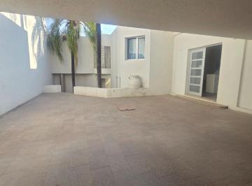 Casa de 3 habitaciones, León · Casa en Venta en Lomas del Campestre, Ideal Para Remodelar o Demoler