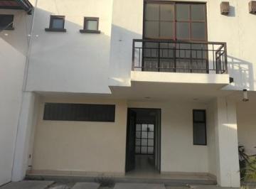 Casa en condominio de 3 habitaciones, León · La Yesca Hermosa Casa en Venta Privada $2,713.000 3 Recamaras 3 Baños 2 Estacionamientos