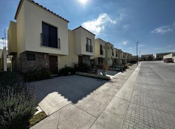 Casa en condominio · 98m² · 2 Recámaras · 2 Estacionamientos · Venta Casa Amueblada 2 Recámaras Capital Sur Querétaro | Cerca Parques Industriales