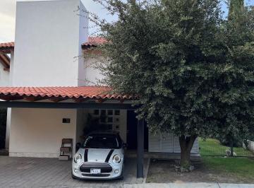 Casa · 290m² · 3 Recámaras · 2 Estacionamientos · Casa en Renta
