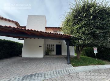 Casa · 290m² · 3 Recámaras · 2 Estacionamientos · Casa en Renta